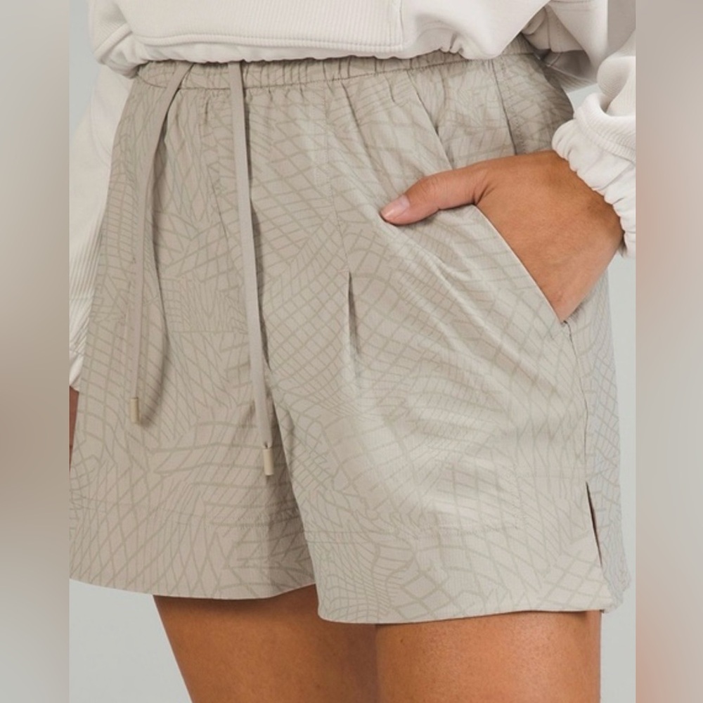 Nwot Lululemon Beige Patterned Drawstring Shorts - image 1